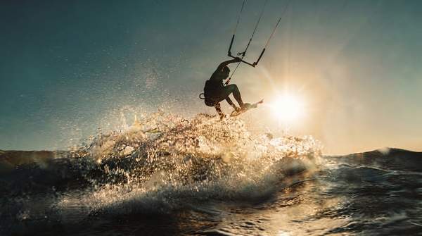 Editorial illustration for How Biomechanics Decodes Extreme Sports: The Kite Surfing Case Study